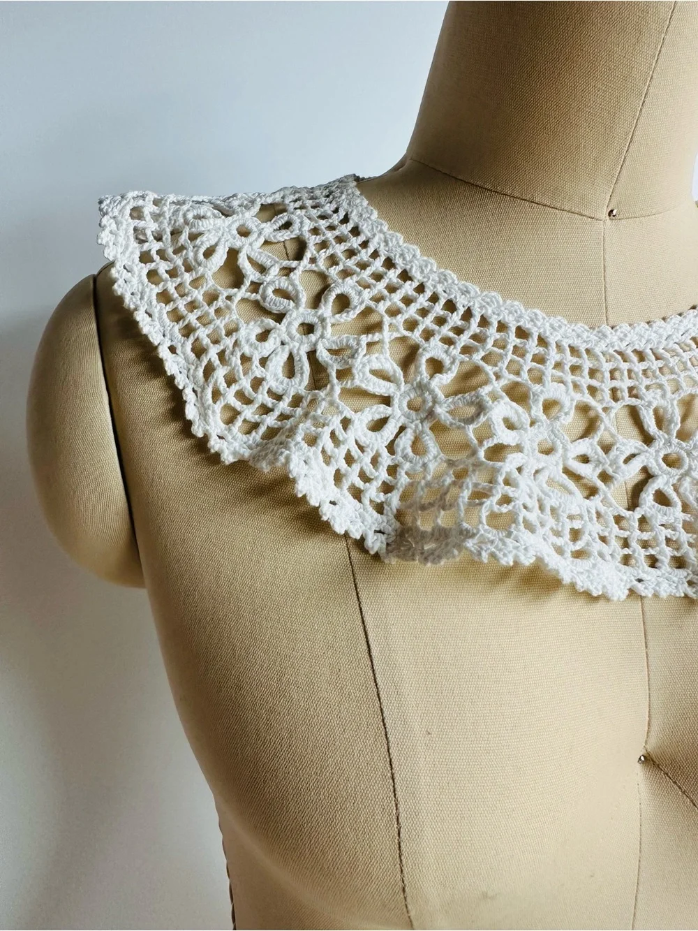 Vintage Handmade Crochet Lace Collar Floral Peter Pan Detachable Statement Boho